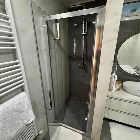 Aura Apartment *